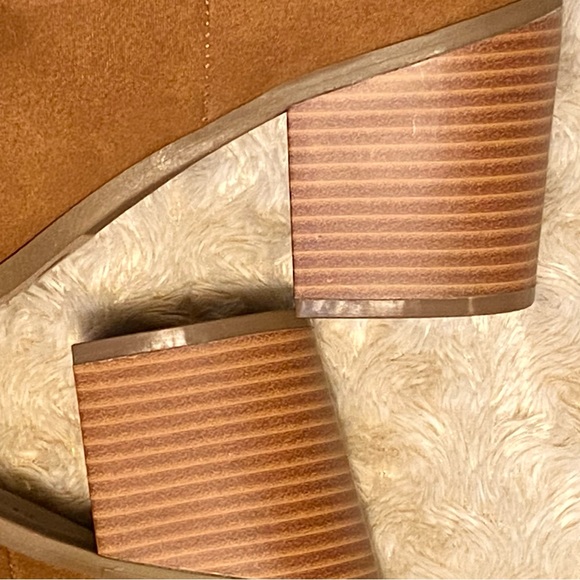 Boots // - Picture 4 of 9